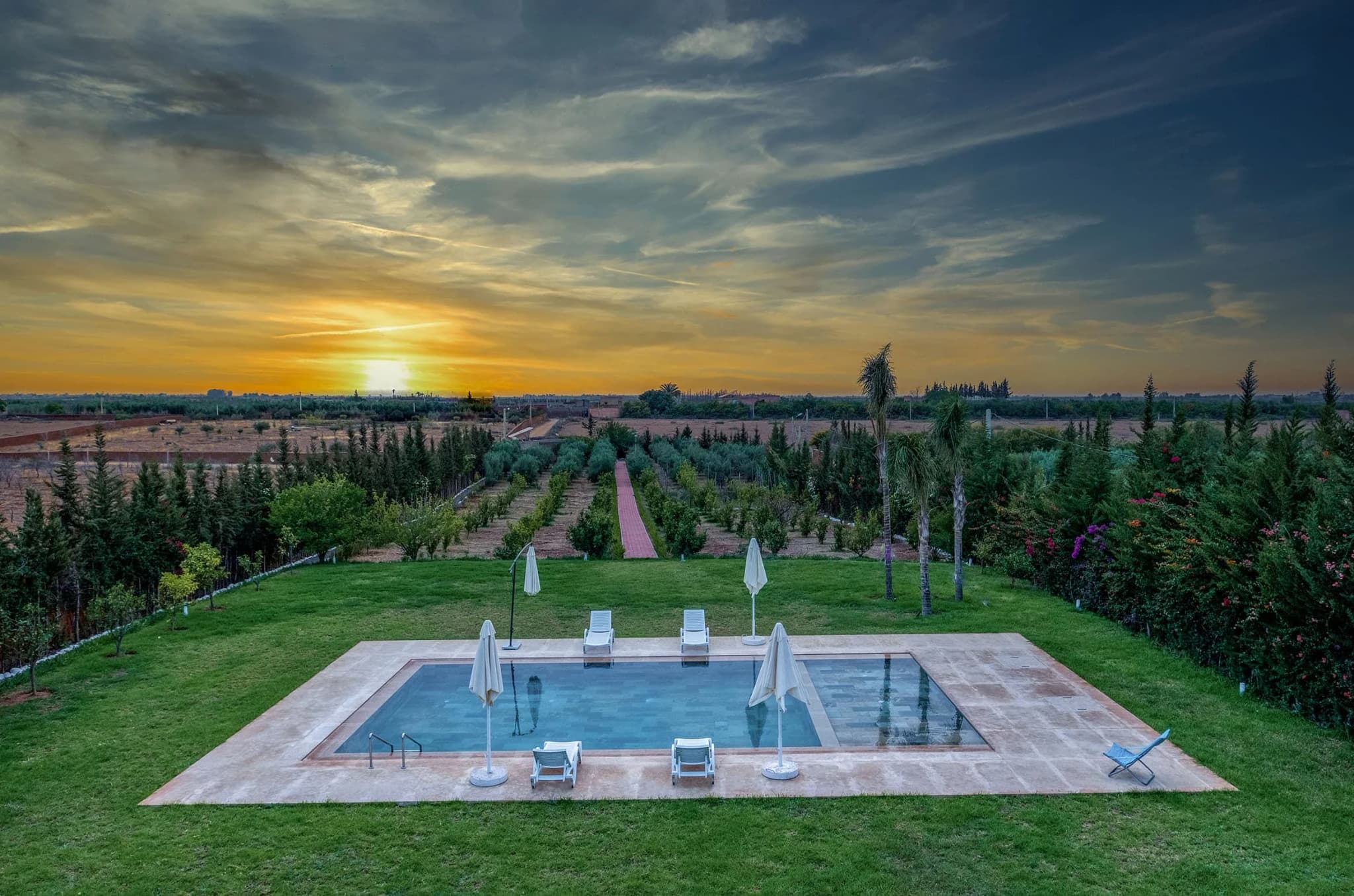 Villa de luxe avec piscine privée chauffée sur la route de l'Ourika au coucher du soleil